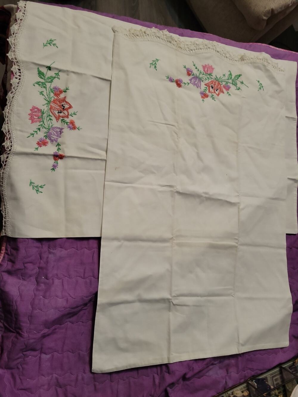 Pair Set Of 2 Retro.vintage Embroidered Lace Edge Doilly